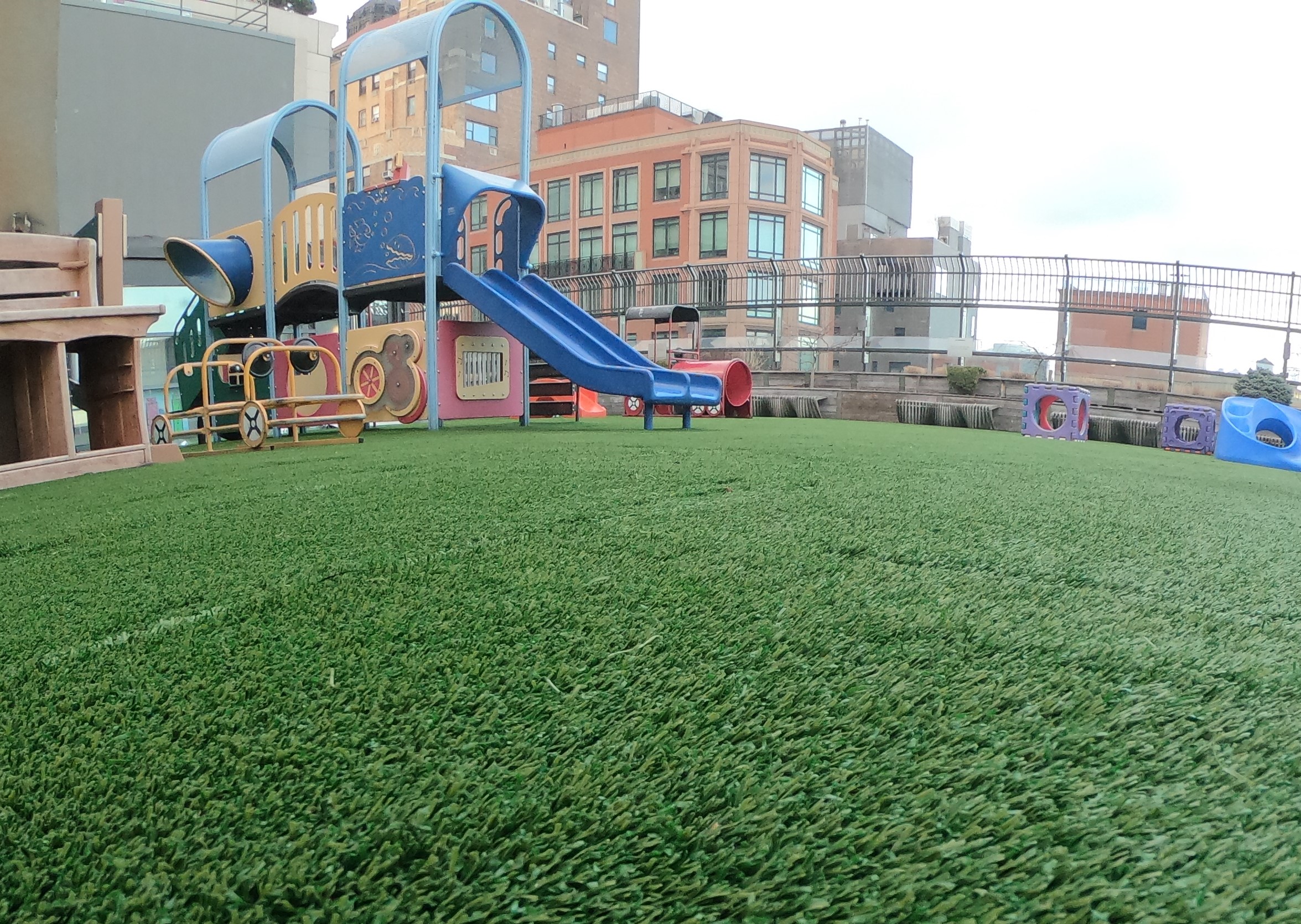 UNITY Surfacing at Rooftop Playground using Turf-Tiles for JCC (12)